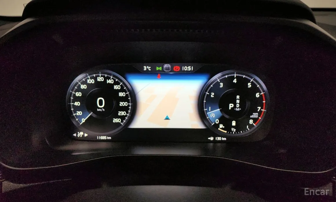 Фото 8 - Volvo XC40