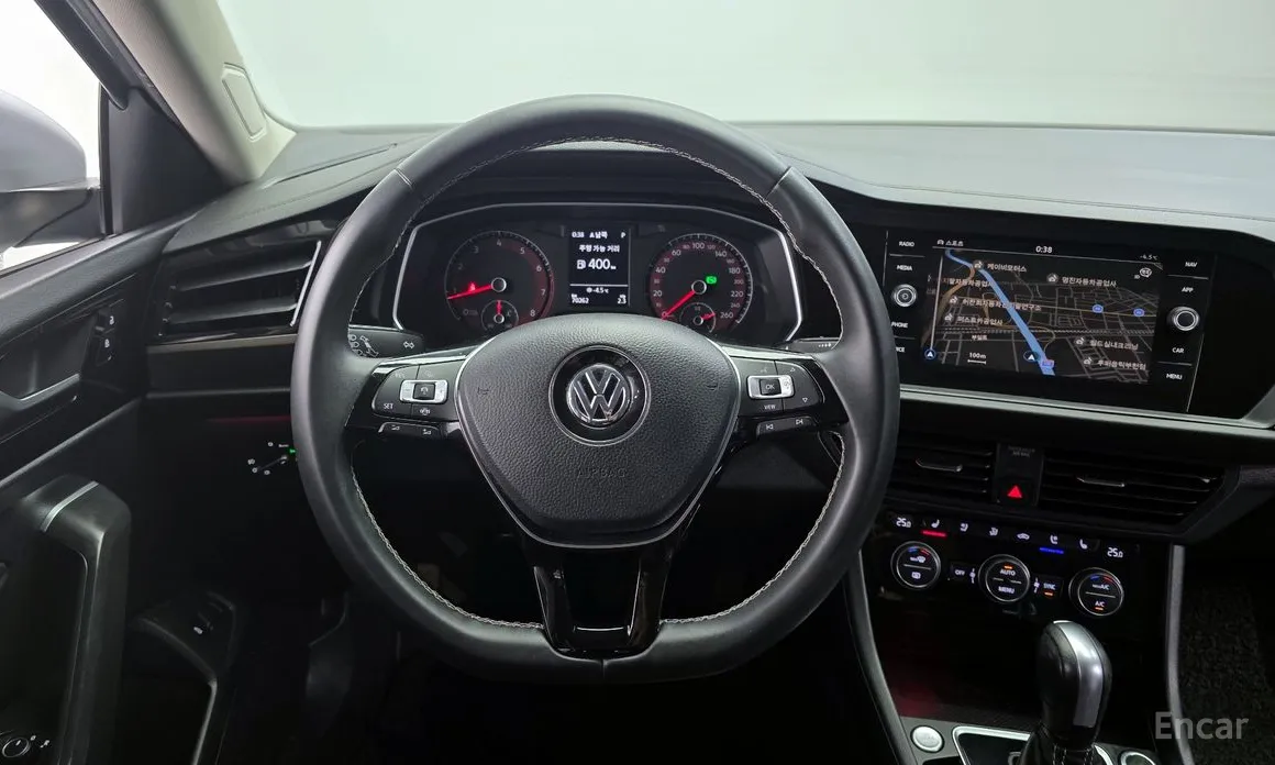 Фото 13 - Volkswagen Jetta