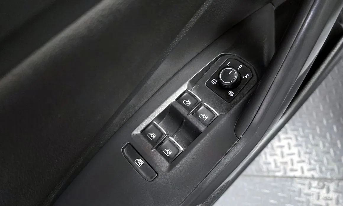 Фото 18 - Volkswagen Jetta