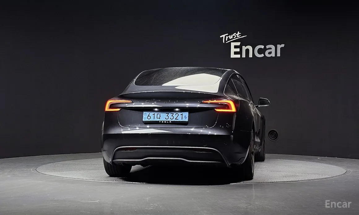 Фото 4 - Tesla Model 3