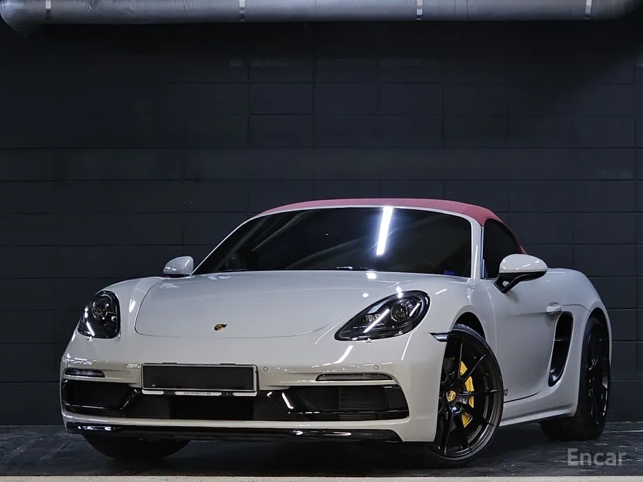 Фото 1 - Porsche 718