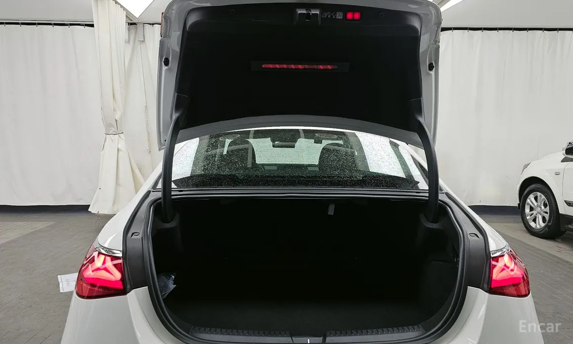 Фото 20 - Mercedes-Benz E-Class