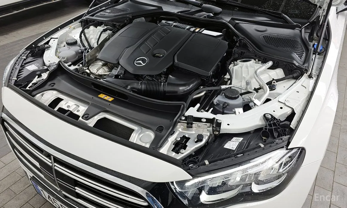 Фото 6 - Mercedes-Benz E-Class