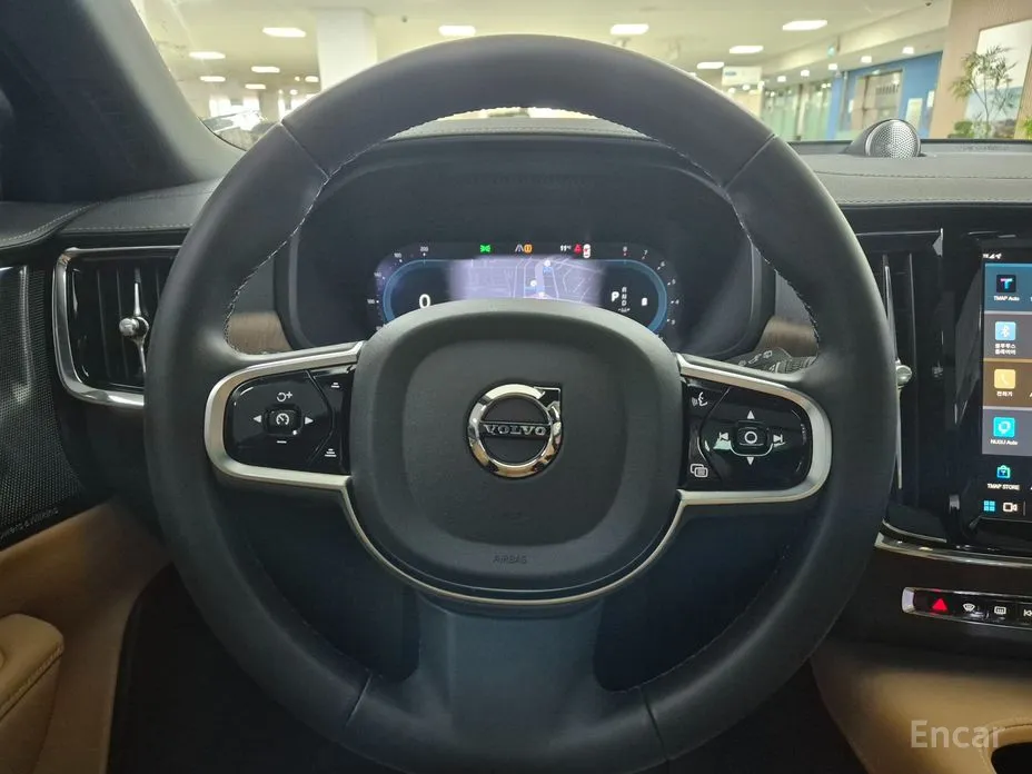 Фото 10 - Volvo V90