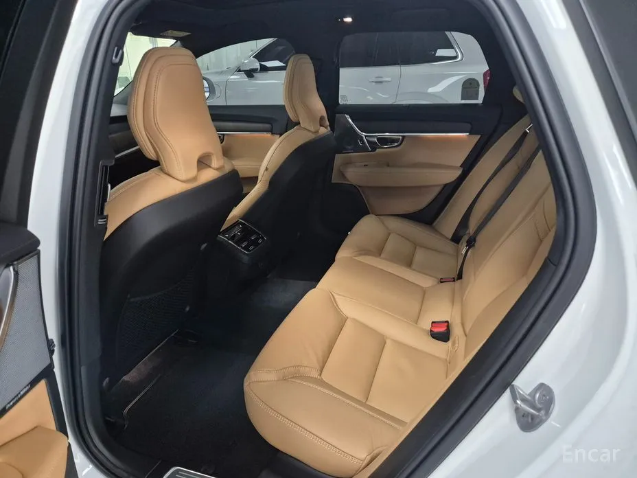 Фото 12 - Volvo V90