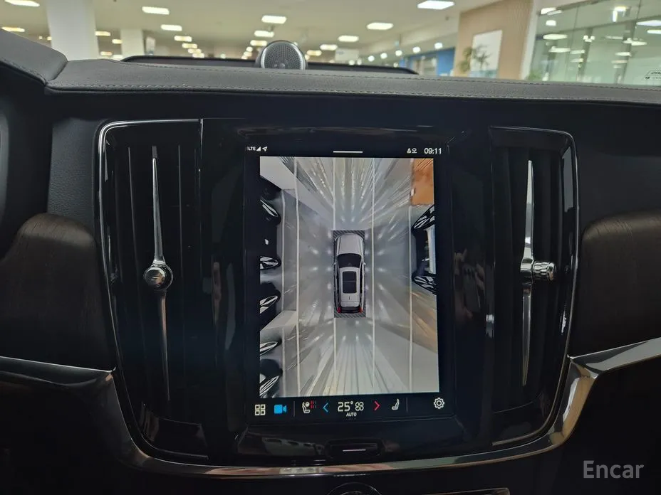 Фото 16 - Volvo V90