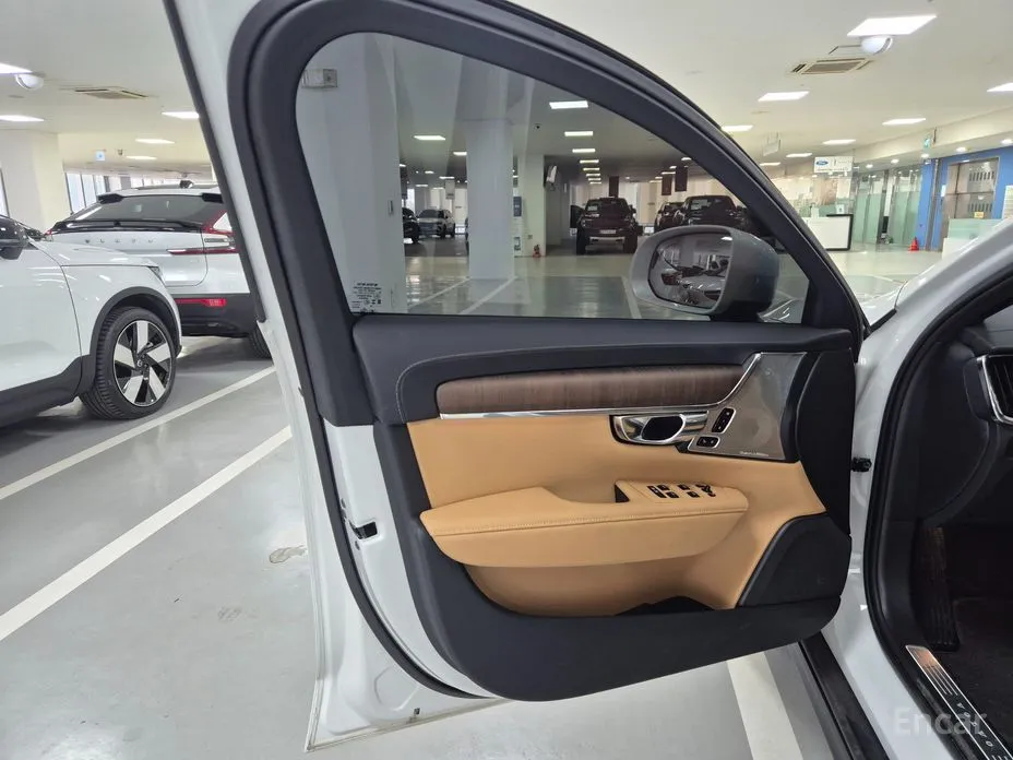 Фото 8 - Volvo V90