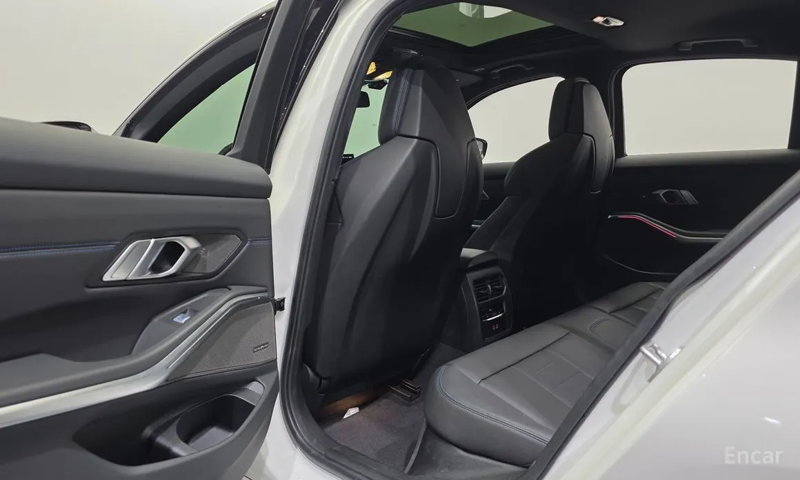 Фото 18 - BMW 3 Series