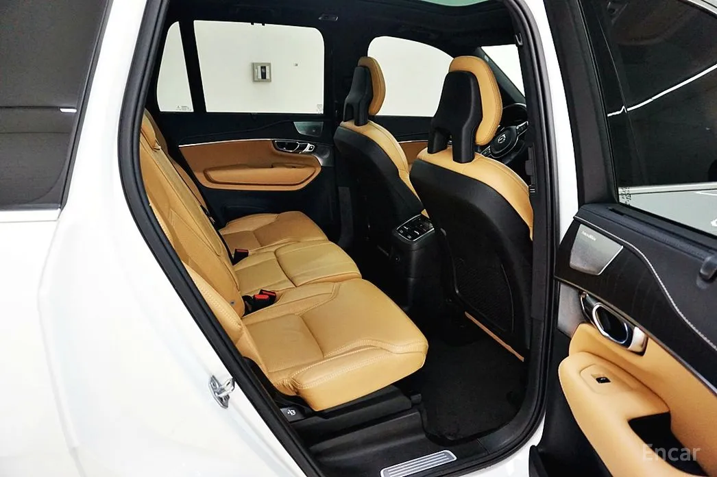 Фото 18 - Volvo XC90