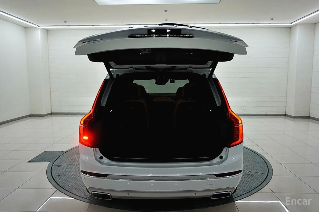 Фото 19 - Volvo XC90