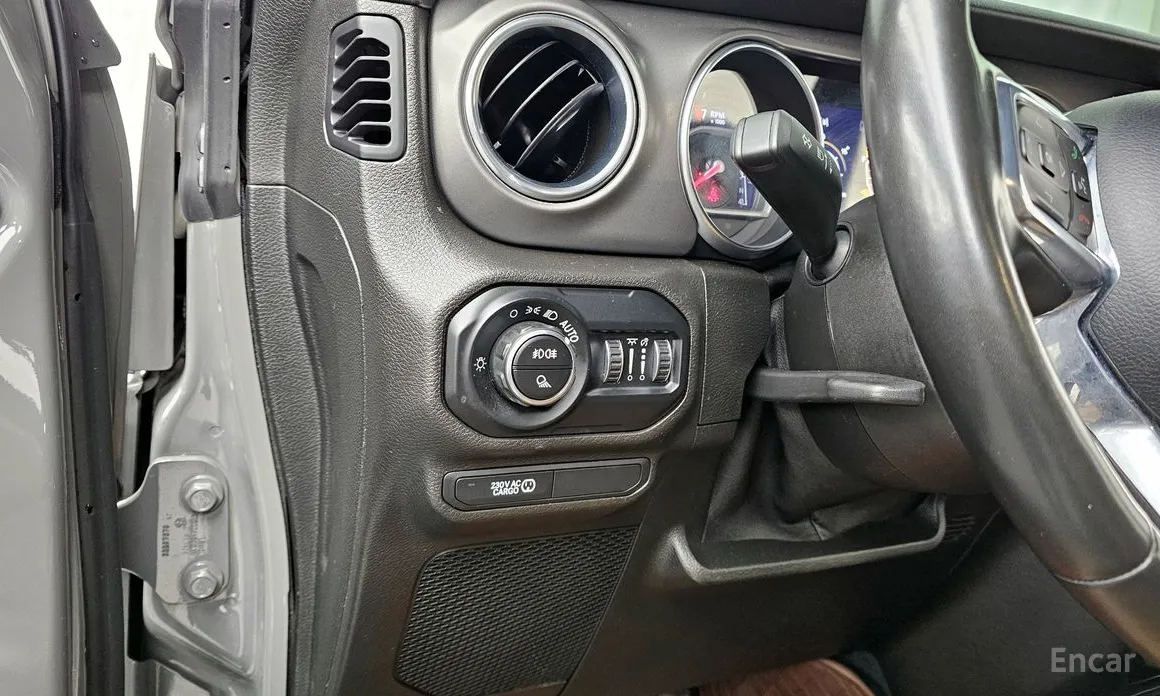 Фото 16 - Jeep Gladiator