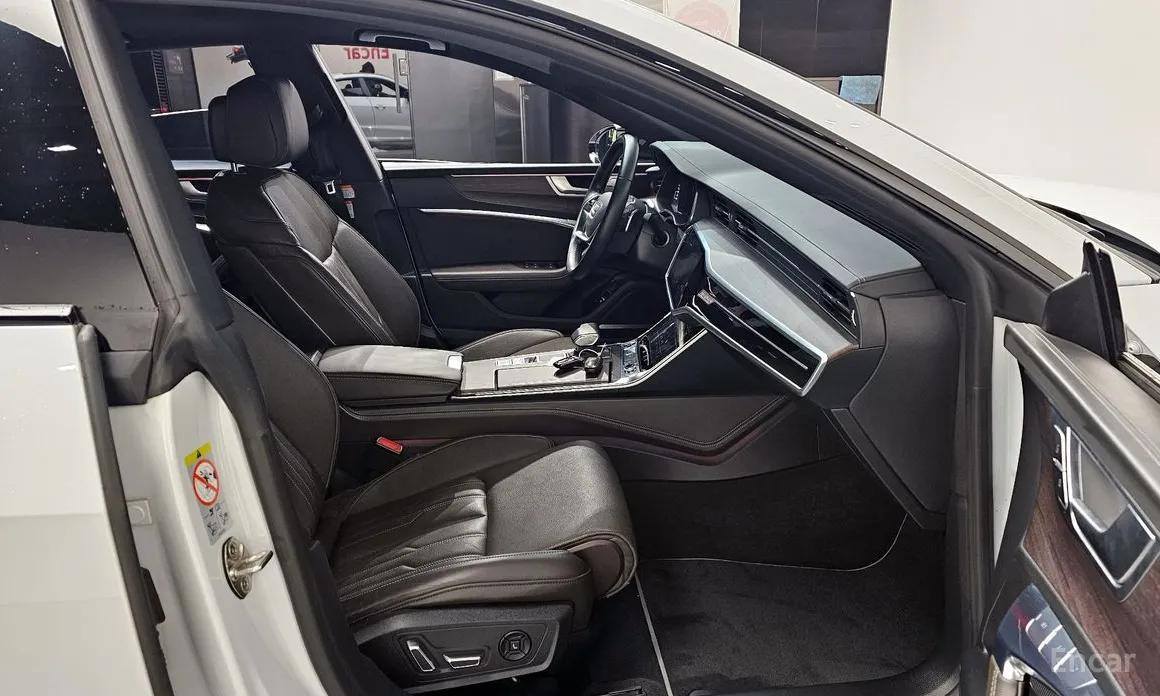 Фото 10 - Audi A7