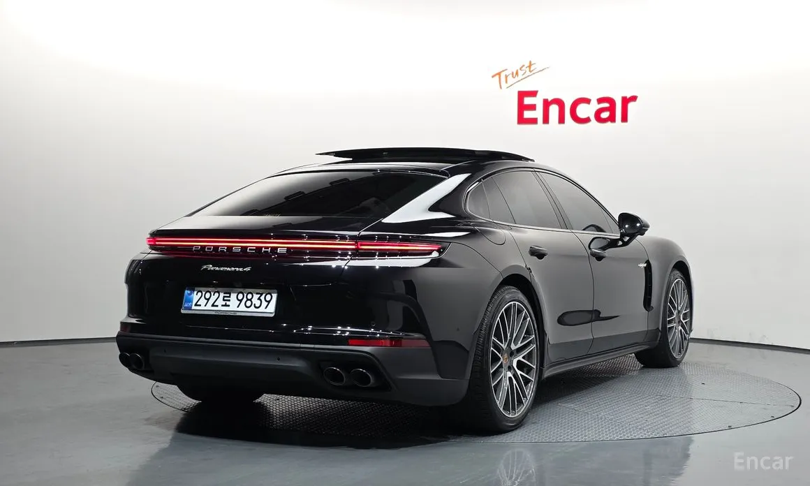 Фото 2 - Porsche Panamera