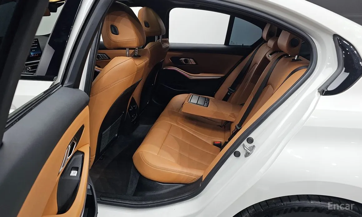 Photo 11 - BMW 3 Series