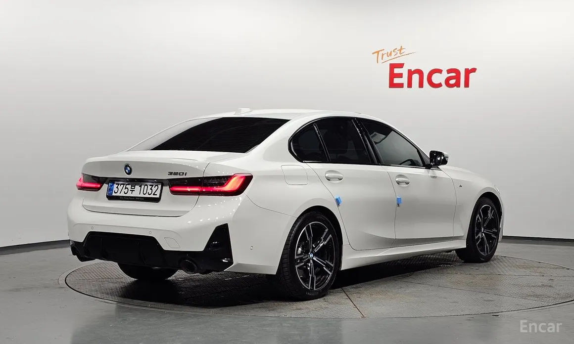 Photo 2 - BMW 3 Series