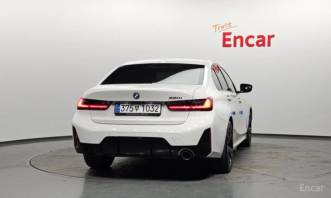 Photo 4 - BMW 3 Series