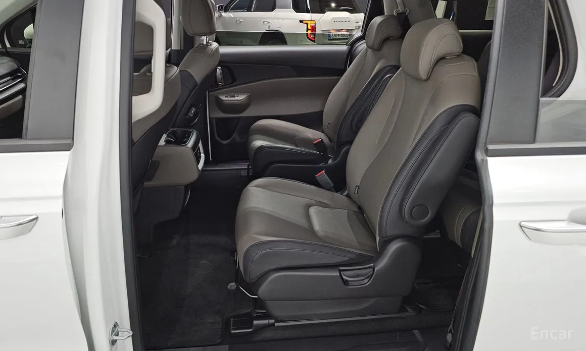 Фото 12 - Kia Carnival