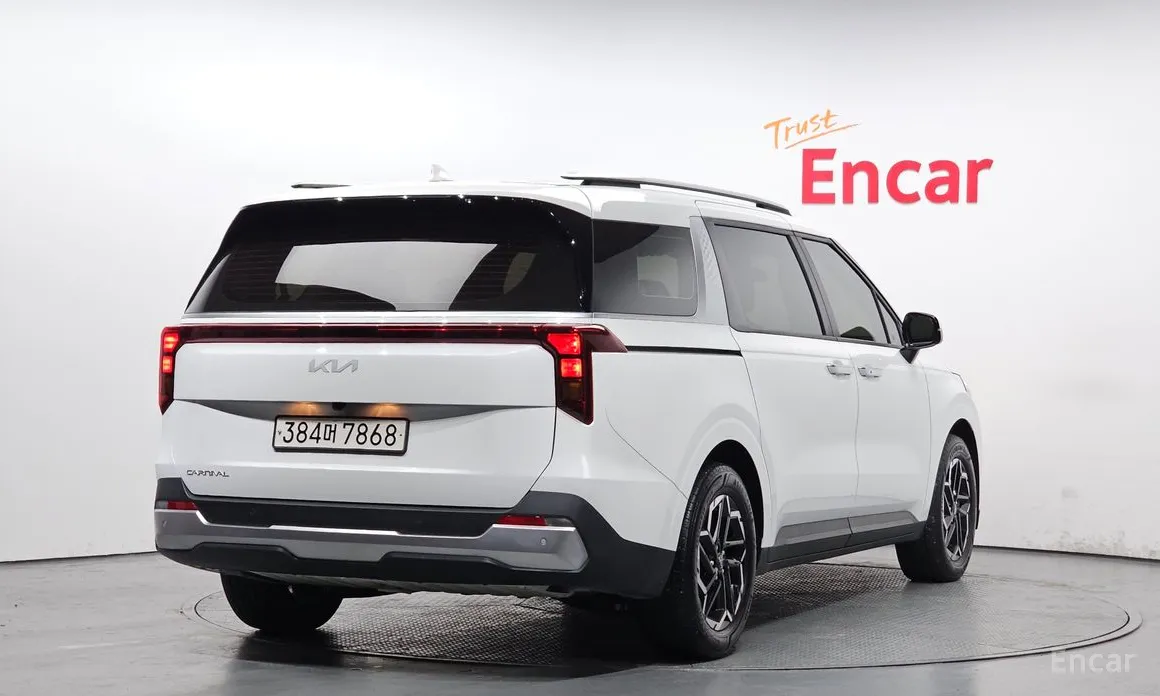 Фото 2 - Kia Carnival