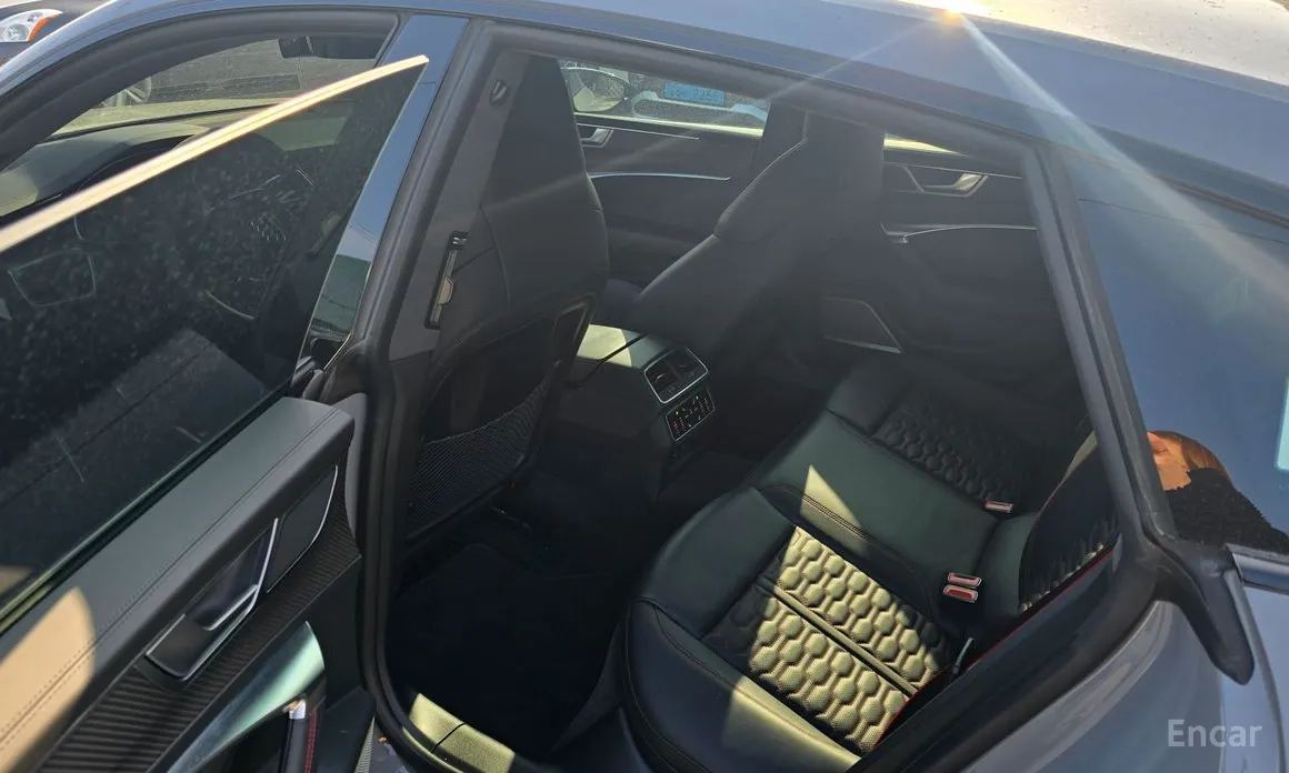 Фото 8 - Audi RS 7