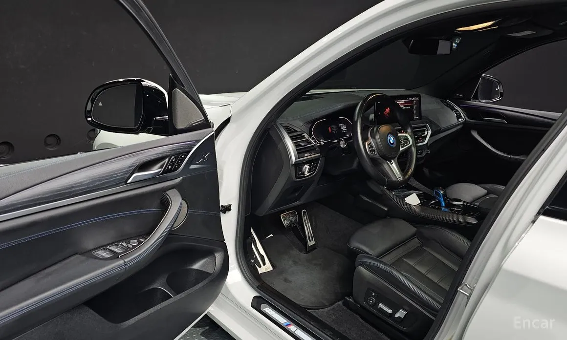Фото 11 - BMW iX3