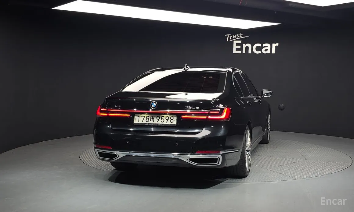 Фото 4 - BMW 7 Series