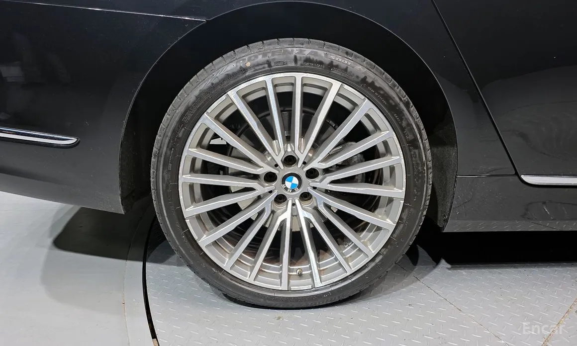 Фото 5 - BMW 7 Series