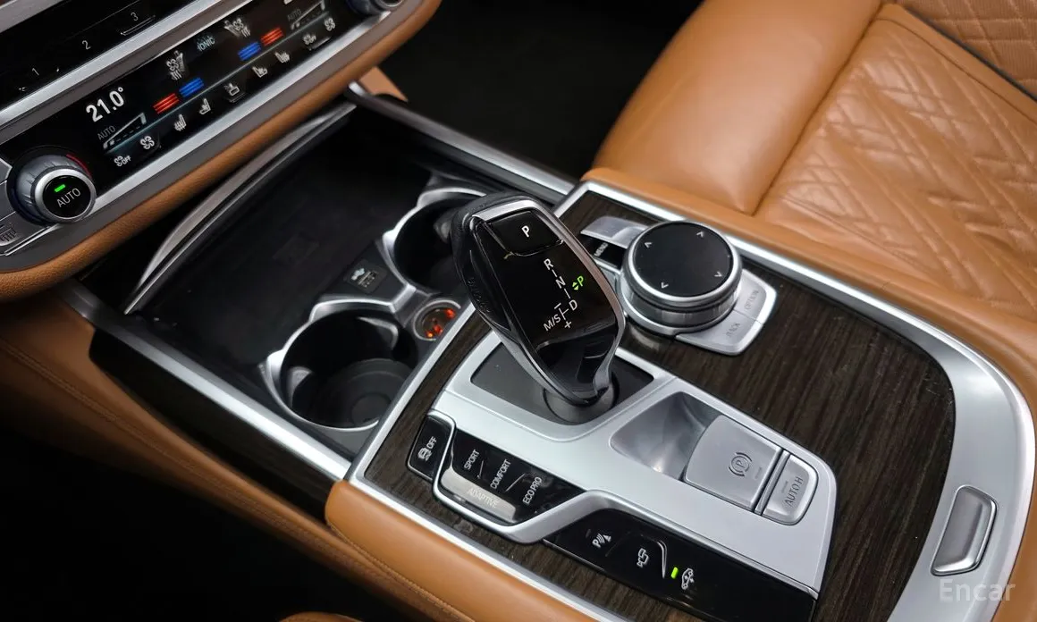 Фото 9 - BMW 7 Series