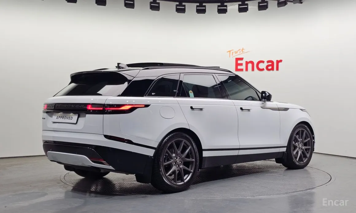 Фото 2 - Land Rover Range Rover Velar