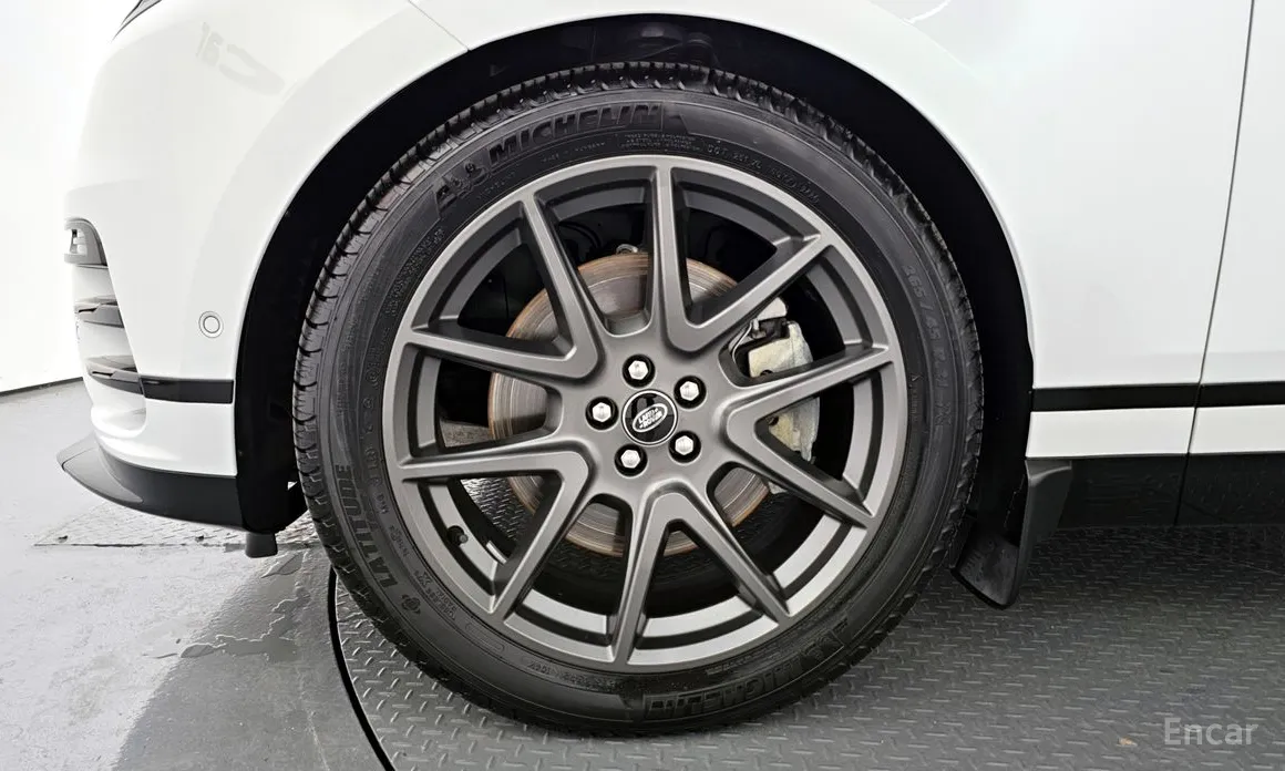 Фото 9 - Land Rover Range Rover Velar