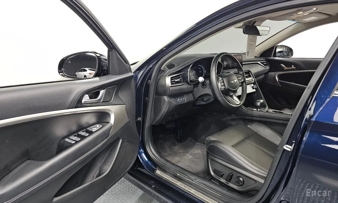 Фото 10 - Genesis G70