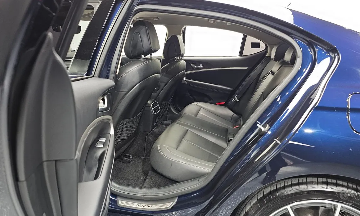 Фото 11 - Genesis G70