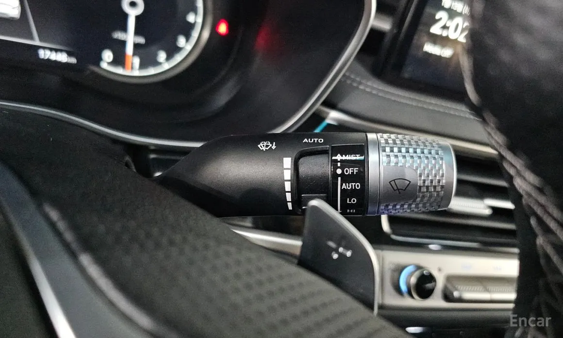 Фото 15 - Genesis G70