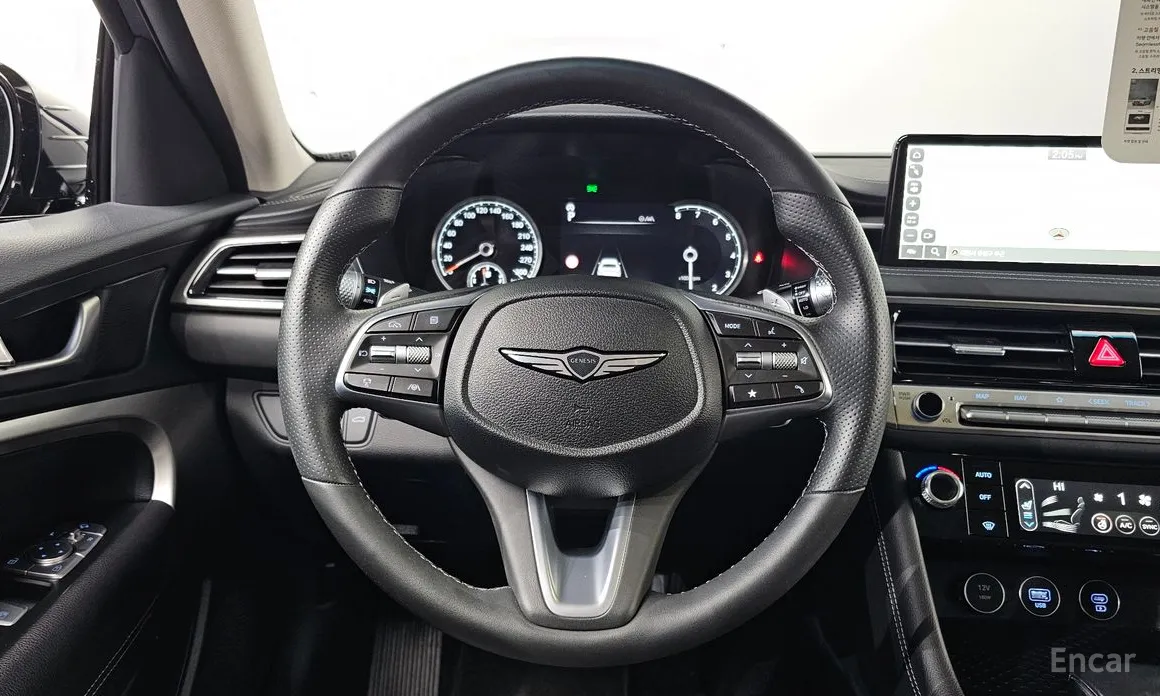 Фото 16 - Genesis G70