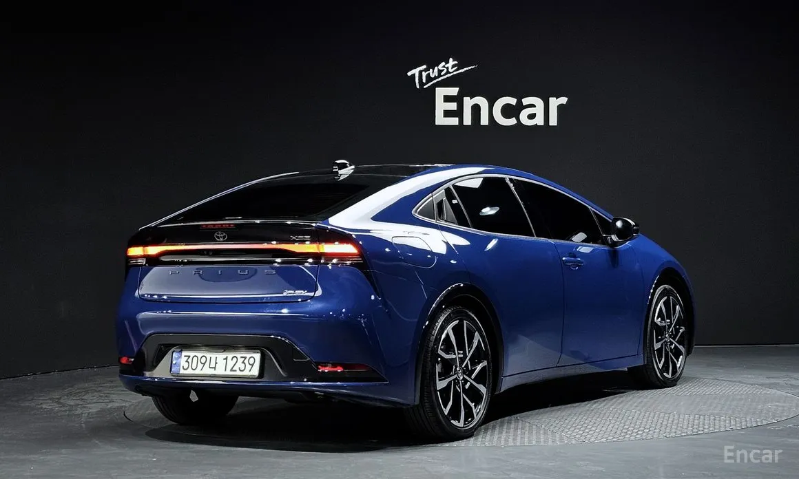 Фото 2 - Toyota Prius