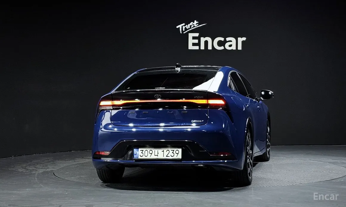 Фото 4 - Toyota Prius