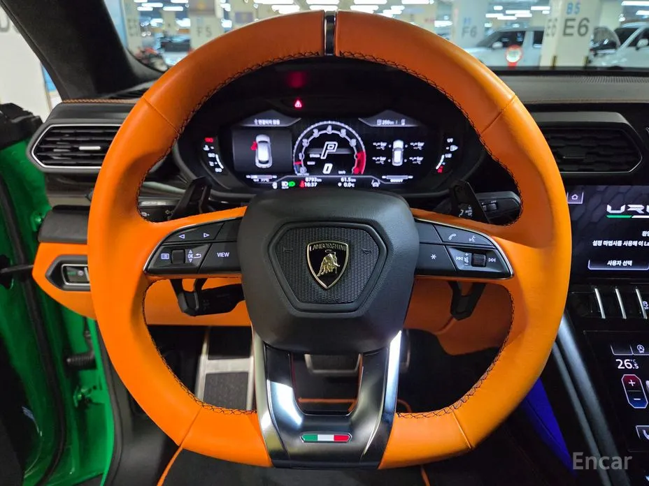 Фото 11 - Lamborghini Urus