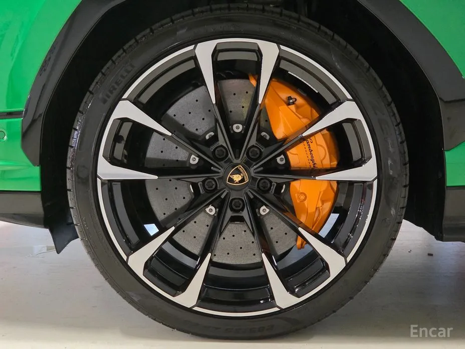 Фото 5 - Lamborghini Urus