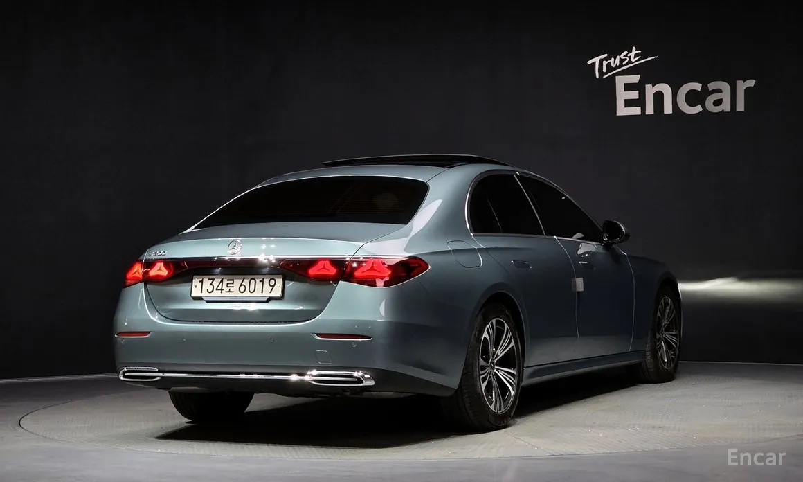 Фото 2 - Mercedes-Benz E-Class