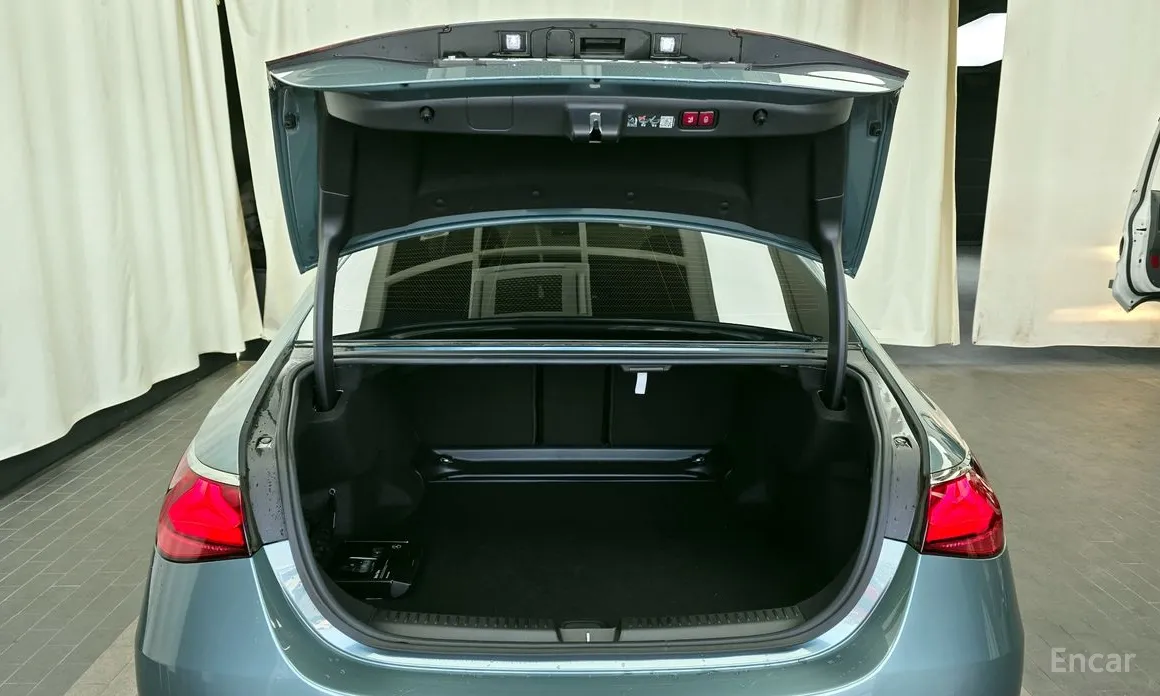 Фото 20 - Mercedes-Benz E-Class