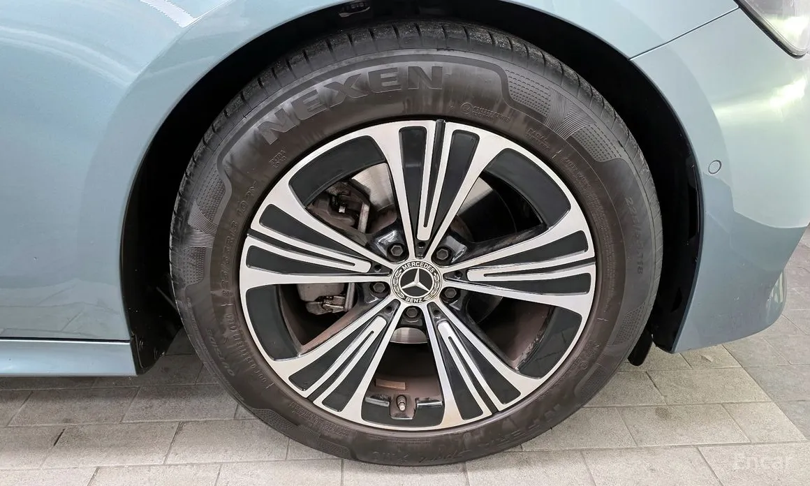 Фото 5 - Mercedes-Benz E-Class