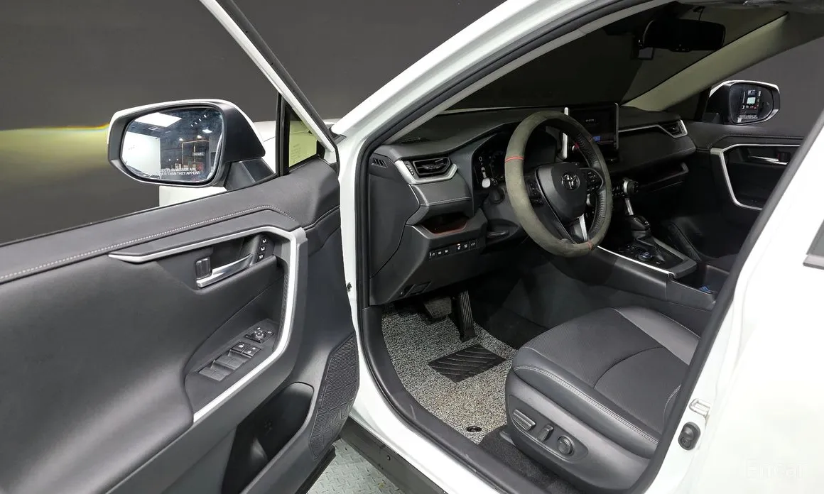 Фото 10 - Toyota RAV4