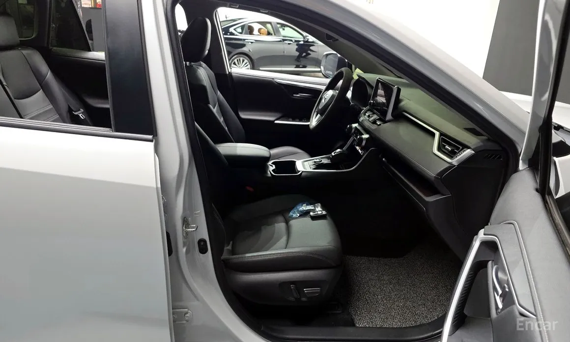 Фото 11 - Toyota RAV4