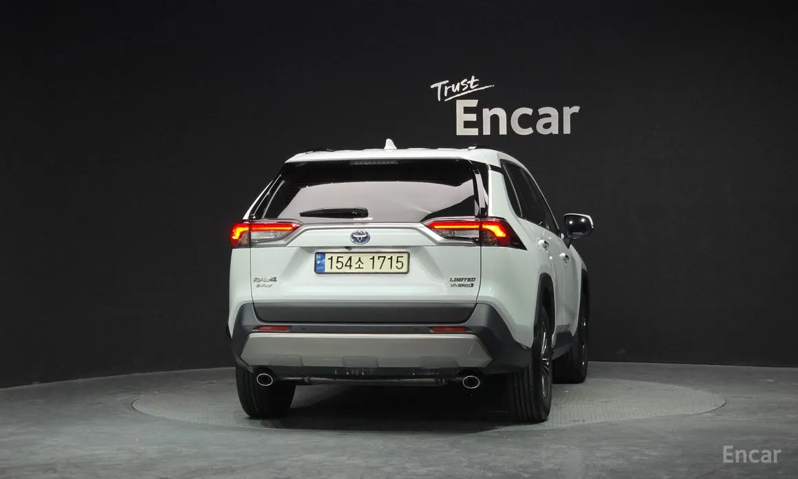 Фото 4 - Toyota RAV4