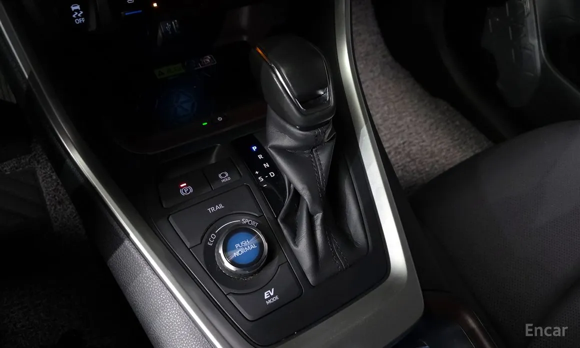 Фото 9 - Toyota RAV4