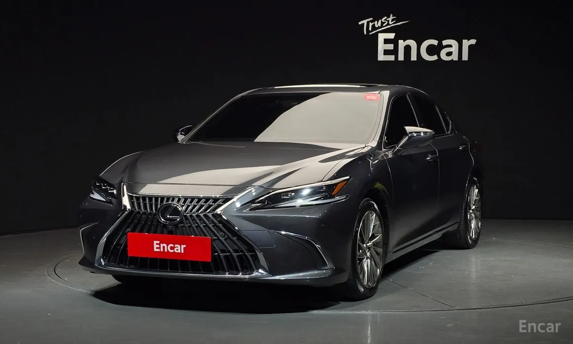 Фото 1 - Lexus ES