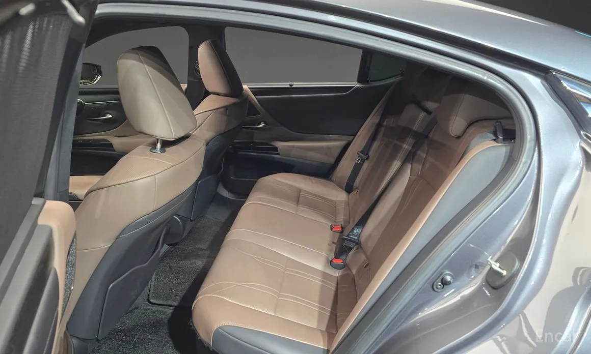 Фото 12 - Lexus ES