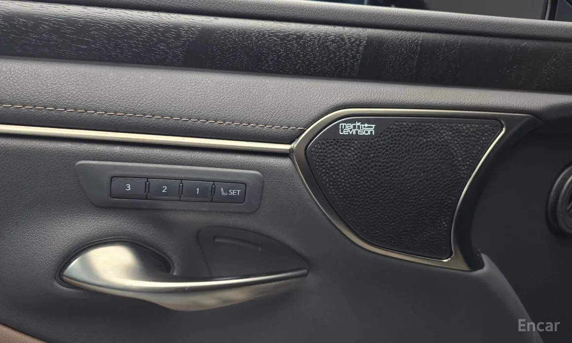 Фото 16 - Lexus ES