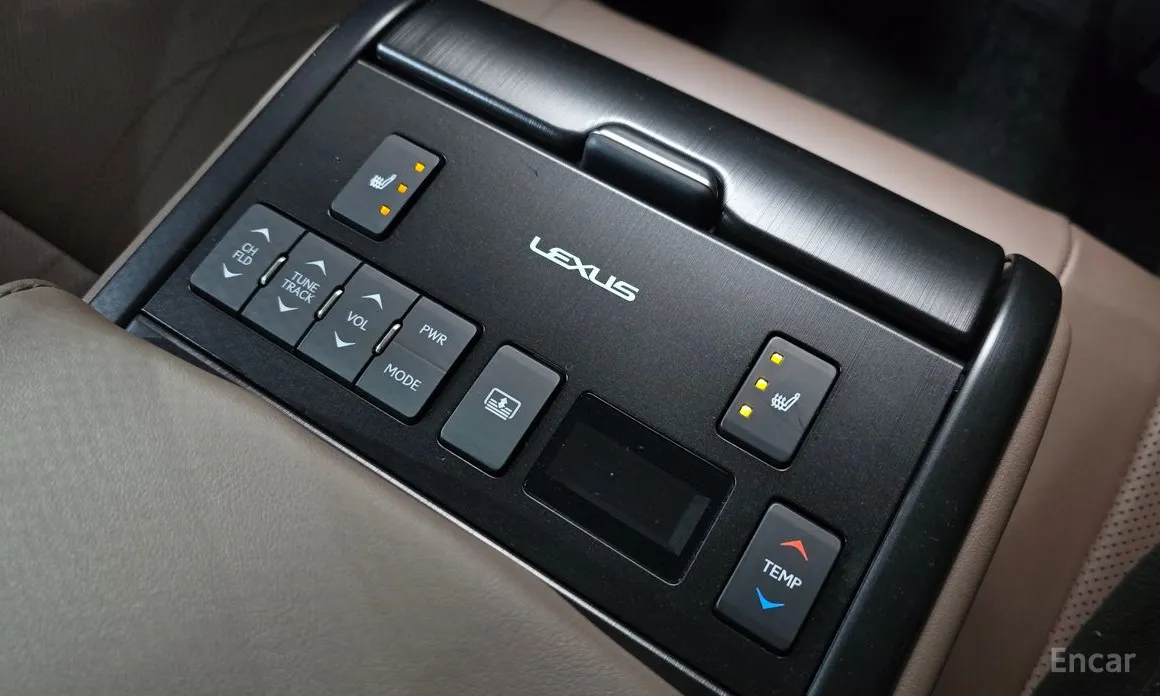 Фото 17 - Lexus ES