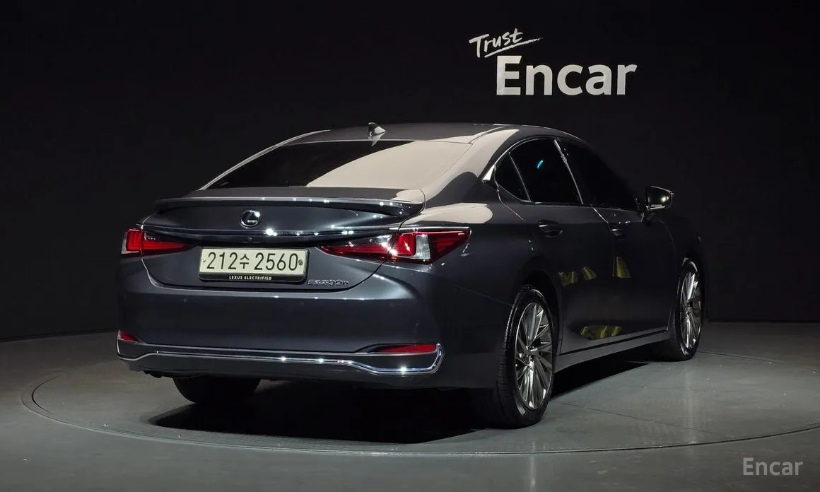 Фото 2 - Lexus ES