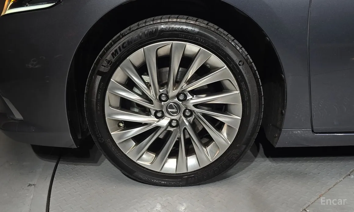 Фото 5 - Lexus ES